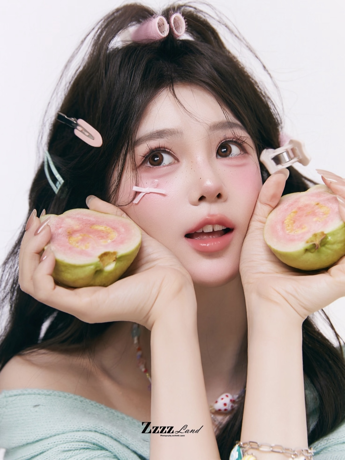 暖调美妆人像图