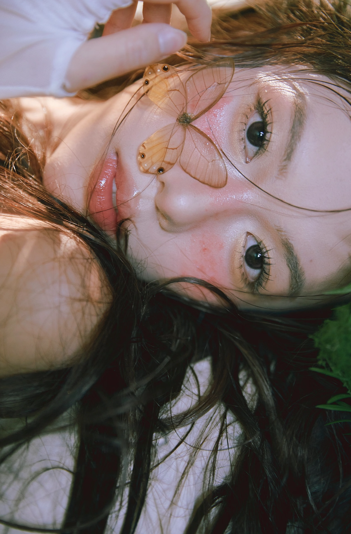 蝴蝶点缀的妆面特写